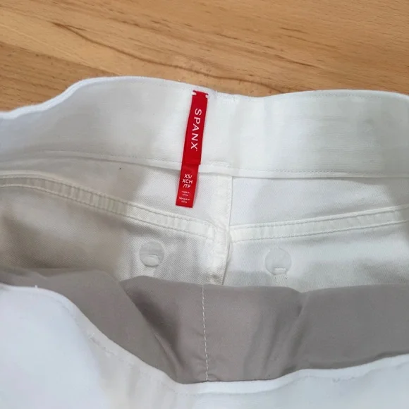 Spanx Stretch Twill Shorts 4" White Stretch Denim Summer Pullon NWT Size XS - Picture 6 of 8